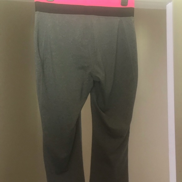 Large Reebok Capri Pants - Picture 2 of 2